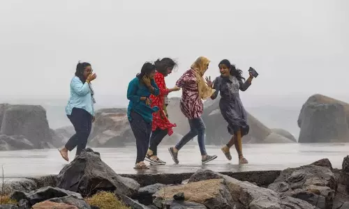 காற்றழுத்த தாழ்வு மண்டலம் எதிரொலி... டெல்டா மாவட்டங்களுக்கு ரெட் அலர்ட்