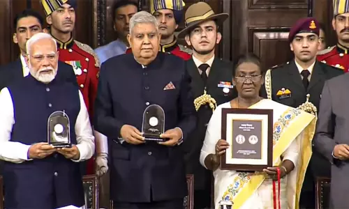 இந்திய அரசியலமைப்பின் மூலம் சமூக நீதியை அடைந்துள்ளோம் - ஜனாதிபதி திரவுபதி முர்மு இந்திய அரசியலமைப்பின் மூலம் சமூக நீதியை அடைந்துள்ளோம் - ஜனாதிபதி திரவுபதி முர்மு