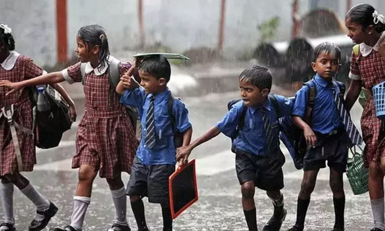 தமிழகத்தில் இன்று எந்தெந்த மாவட்டங்களில் பள்ளிகளுக்கு விடுமுறை?