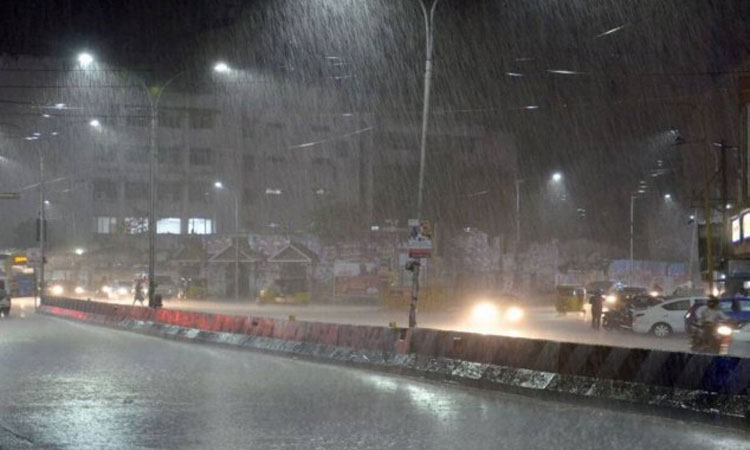 சென்னையில் விடிய விடிய பலத்த காற்றுடன் கனமழை ... ... மாமல்லபுரம்-புதுச்சேரி இடையே பெஞ்சல்  புயல் கரையைக் கடந்தது