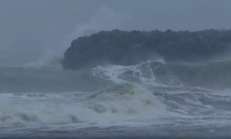 சென்னை - ஆர்ப்பரிக்கும் கடல்