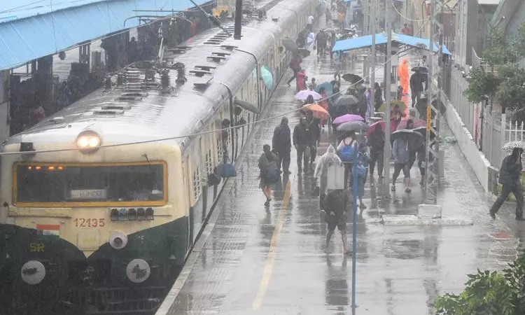 தொடர் கனமழை காரணமாக செங்கல்பட்டு-தாம்பரம் இடையேயான... ... மாமல்லபுரம்-புதுச்சேரி இடையே பெஞ்சல் புயல் கரையைக் கடந்தது தொடர் கனமழை காரணமாக செங்கல்பட்டு-தாம்பரம் இடையேயான... ... மாமல்லபுரம்-புதுச்சேரி இடையே பெஞ்சல் புயல் கரையைக் கடந்தது