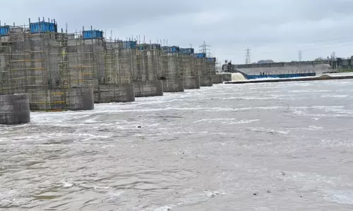 மதுராந்தகம் பகுதியில் நேற்று பெய்த தொடர் மழை... ... வலுவிழந்தது பெஞ்சல் புயல்; உள் மாவட்டங்களில் மழைக்கு வாய்ப்பு