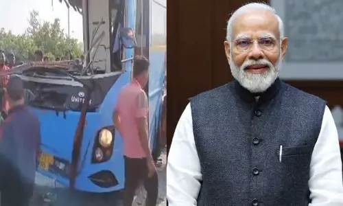 உத்தர பிரதேசம்: கன்னோஜ் பேருந்து விபத்தில் உயிரிழந்தவர்களின் குடும்பங்களுக்கு தலா ரூ.2 லட்சம் நிதியுதவி உத்தர பிரதேசம்: கன்னோஜ் பேருந்து விபத்தில் உயிரிழந்தவர்களின் குடும்பங்களுக்கு தலா ரூ.2 லட்சம் நிதியுதவி