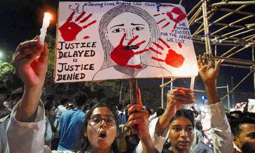 எங்கள் மகளுக்கு இனி நீதி கிடைக்குமா என்ற சந்தேகம் எழுந்துள்ளது - கொல்கத்தா பெண் டாக்டரின் பெற்றோர் வேதனை