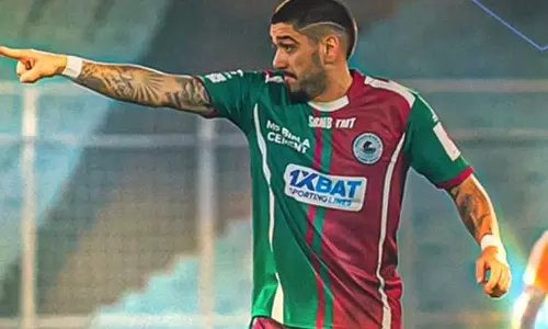 ஐ.எஸ்.எல்.கால்பந்து ; கேரள அணியை வீழ்த்தி மோகன் பகான் வெற்றி