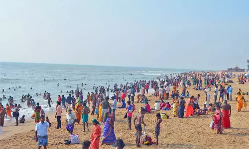 திருச்செந்தூர் கடலில் பக்தர்கள் குளிக்க அனுமதி