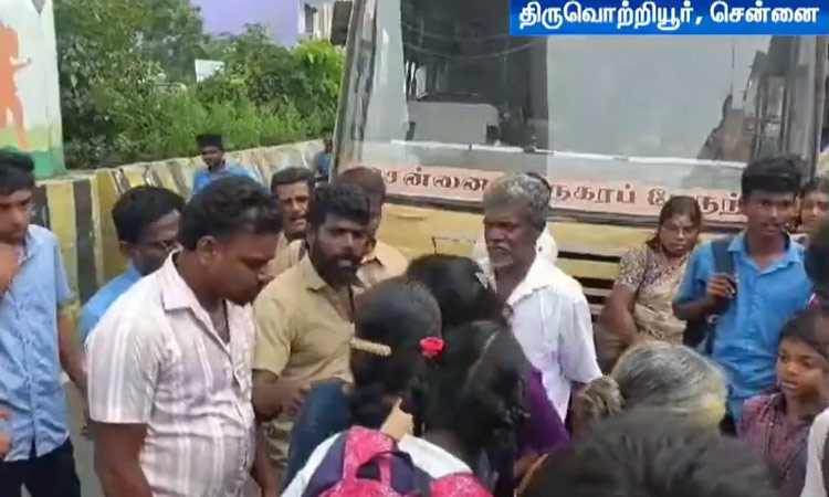 சென்னை திருவொற்றியூரில் மாநகர பஸ்சில் கதவில்... ... இன்றைய முக்கிய செய்திகள் சில வரிகளில்.. 17-12-2024 சென்னை திருவொற்றியூரில் மாநகர பஸ்சில் கதவில்... ... இன்றைய முக்கிய செய்திகள் சில வரிகளில்.. 17-12-2024