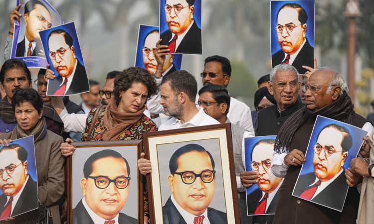 எதிர்க்கட்சிகள் அமளி:  நாடாளுமன்ற இரு அவைகளும் மதியம் 2 மணி வரை ஒத்திவைப்பு