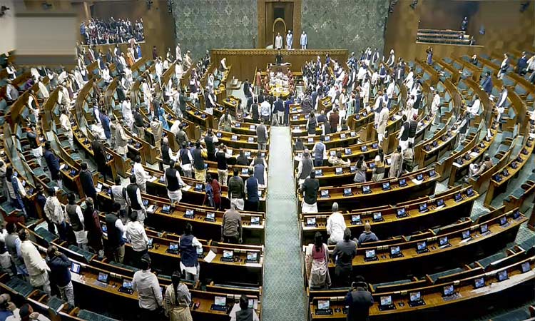 எதிர்க்கட்சிகள் தொடர் அமளி: தேதி குறிப்பிடாமல் மக்களவை ஒத்திவைப்பு