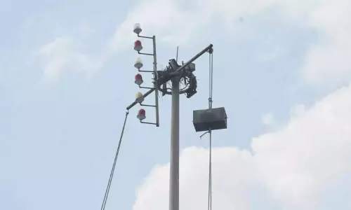 7 துறைமுகங்களில் 3-ம் எண் புயல் எச்சரிக்கை கூண்டு ஏற்றம்