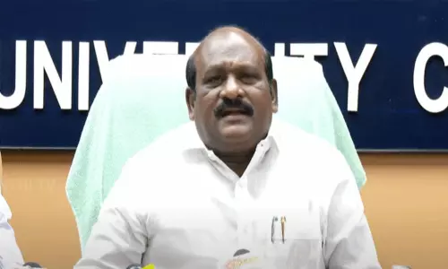 காவல் உதவி செயலியை பதிவிறக்கம் செய்துகொள்ளுங்கள்: பெண்களுக்கு அமைச்சர் அறிவுரை