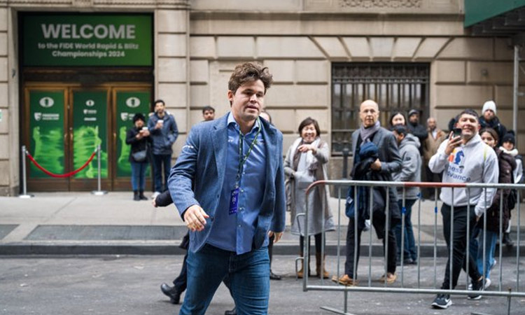 செஸ் சாம்பியன்ஷிப்: ஜீன்ஸ் அணிந்ததால் தகுதி நீக்கம் செய்யப்பட்ட மேக்னஸ் கார்ல்சன்