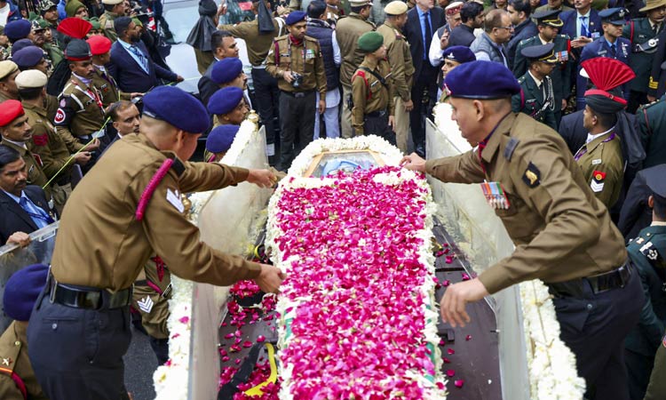 அரசு மரியாதையுடன் மன்மோகன் சிங் உடல் தகனம்