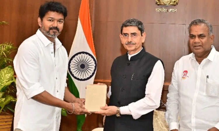 திருக்குறள் புத்தகத்தை கவர்னருக்கு பரிசாக வழங்கிய... ... 30-12-2024: இன்றைய முக்கிய செய்திகள் சில வரிகளில் திருக்குறள் புத்தகத்தை கவர்னருக்கு பரிசாக வழங்கிய... ... 30-12-2024: இன்றைய முக்கிய செய்திகள் சில வரிகளில்