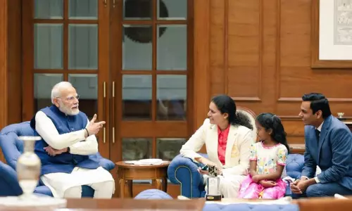 பிரதமர் மோடியை நேரில் சந்தித்து வாழ்த்து பெற்ற கோனேரு ஹம்பி