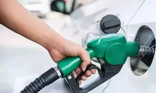 சென்னையில் இன்றைய பெட்ரோல், டீசல் விலை நிலவரம் சென்னையில் இன்றைய பெட்ரோல், டீசல் விலை நிலவரம்