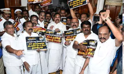 கவர்னர் உரையாற்ற கூடாதென்று திட்டமிட்டு அவரை  வெளியேற வைத்துள்ளனர் - எடப்பாடி பழனிசாமி