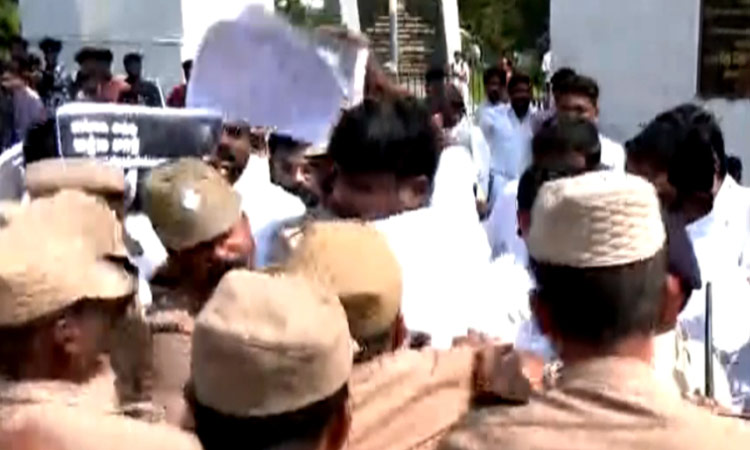 அண்ணா பல்கலை. சம்பவத்தை கண்டித்து ஆர்ப்பாட்டம்:  பாஜகவினர் குண்டுக்கட்டாக கைது