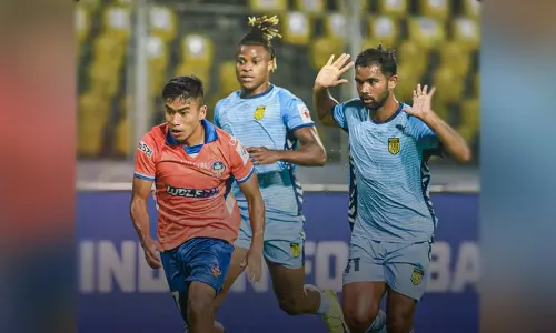 ஐ.எஸ்.எல். கால்பந்து தொடர்: எப்.சி. கோவா - ஐதராபாத் எப்.சி ஆட்டம் டிரா ஐ.எஸ்.எல். கால்பந்து தொடர்: எப்.சி. கோவா - ஐதராபாத் எப்.சி ஆட்டம் டிரா