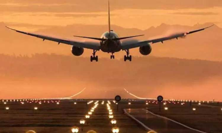 சென்னையில் இருந்து சிங்கப்பூருக்கு புறப்பட்ட விமானத்தில் திடீர் இயந்திர கோளாறு