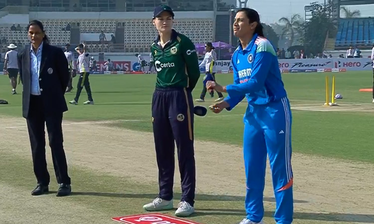 மகளிர் ஒருநாள் கிரிக்கெட்; அயர்லாந்துக்கு எதிராக இந்தியா பேட்டிங் தேர்வு