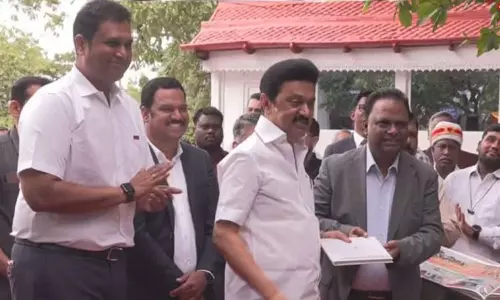 தமிழ்நாட்டில் 40 சதவீத மின்சார வாகனங்கள் உற்பத்தி: அமைச்சர் டி.ஆர்.பி. ராஜா தமிழ்நாட்டில் 40 சதவீத மின்சார வாகனங்கள் உற்பத்தி: அமைச்சர் டி.ஆர்.பி. ராஜா