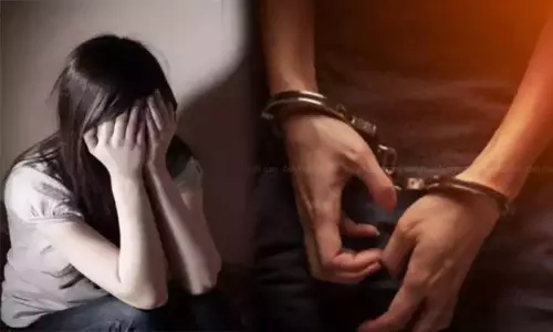 மாணவியின் ஆபாச படத்தை சமூகவலைத்தளத்தில் வெளியிட்ட வாலிபர் கைது