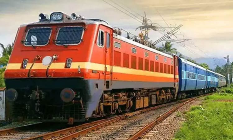 பொங்கல் பண்டிகை முடிந்து சென்னை திரும்புவோர் வசதிக்காக கூடுதலாக 3 சிறப்பு ரெயில்- தெற்கு ரெயில்வே