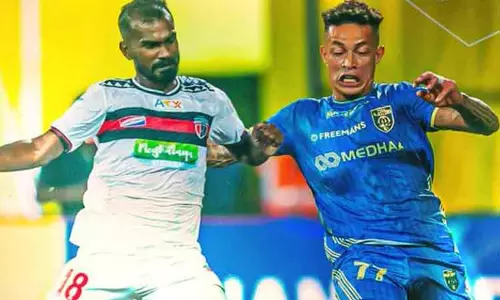 ஐ.எஸ்.எல். கால்பந்து ;  கேரளா -  நார்த் ஈஸ்ட் யுனைடெட் ஆட்டம் டிரா