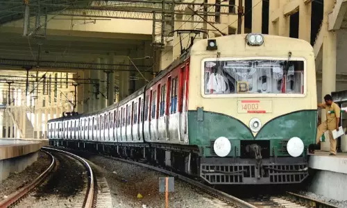 சென்னையில் இந்தியா - இங்கிலாந்து டி20 போட்டி: பறக்கும் ரெயில் சேவையில் மாற்றம் சென்னையில் இந்தியா - இங்கிலாந்து டி20 போட்டி: பறக்கும் ரெயில் சேவையில் மாற்றம்