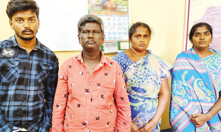 கோபி அருகே 4 பேர் விஷம் குடித்து பலியான வழக்கு: தற்கொலைக்கு தூண்டியதாக 4 பேர் கைது கோபி அருகே 4 பேர் விஷம் குடித்து பலியான வழக்கு: தற்கொலைக்கு தூண்டியதாக 4 பேர் கைது