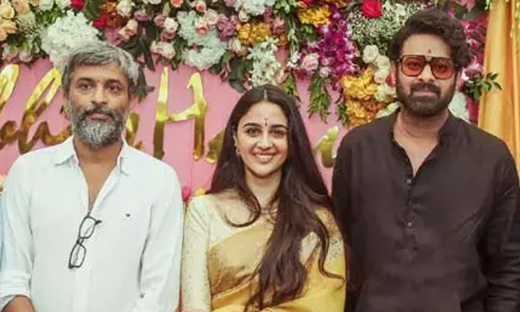 'யாரும் பார்த்திராத உலகம்' - பிரபாஸ் படம் குறித்து இயக்குனர் கருத்து