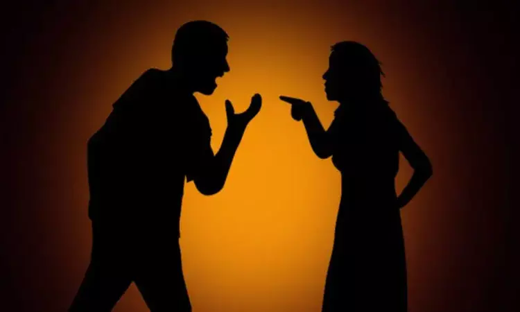 குடும்ப சண்டையில் மனைவியின் உதட்டை கடித்து குதறிய கணவன்