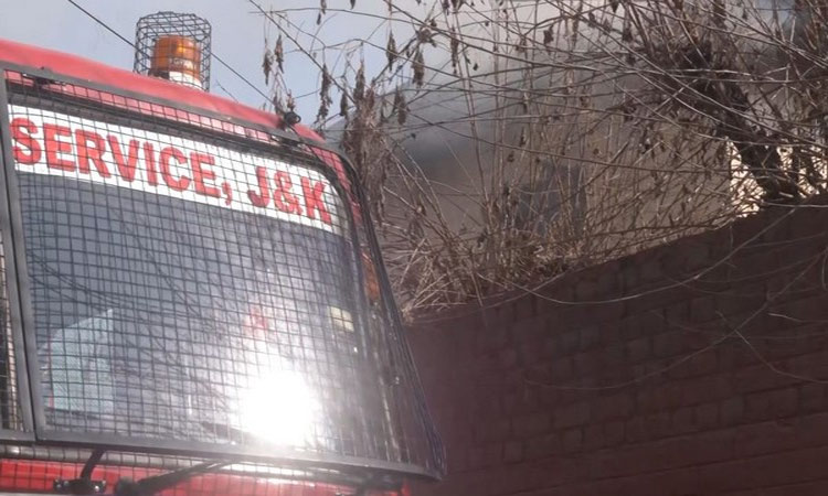 ஜம்மு-காஷ்மீர்: அரசு குடியிருப்பில் தீ விபத்து