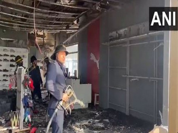 மராட்டியம்: தானேயில் உள்ள ஹைபர்சிட்டி மாலில் பயங்கர தீ விபத்து