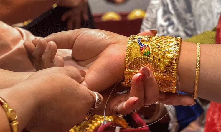 அதிரடியாக உயர்ந்த தங்கம் விலை... புதிய உச்சத்தில் விற்பனை அதிரடியாக உயர்ந்த தங்கம் விலை... புதிய உச்சத்தில் விற்பனை