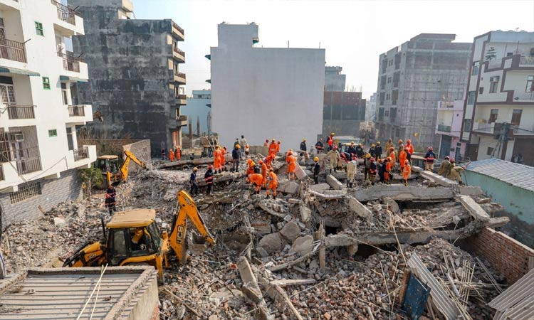 டெல்லி கட்டிட விபத்து: பலி எண்ணிக்கை 5 ஆக உயர்வு