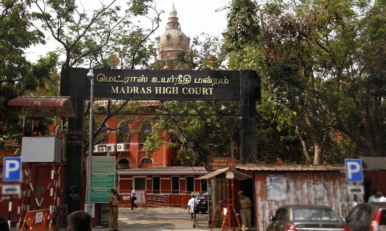 கோர்ட்டுக்கு வருபவர்களின் உடமைகளை ஸ்கேனர் வைத்து பரிசோதிக்க வேண்டும்: சென்னை ஐகோர்ட்டு உத்தரவு கோர்ட்டுக்கு வருபவர்களின் உடமைகளை ஸ்கேனர் வைத்து பரிசோதிக்க வேண்டும்: சென்னை ஐகோர்ட்டு உத்தரவு