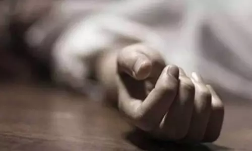 ஆவடி அருகே அழுகிய நிலையில் தந்தை, மகள் உடல்கள் மீட்பு - போலீசார் விசாரணை ஆவடி அருகே அழுகிய நிலையில் தந்தை, மகள் உடல்கள் மீட்பு - போலீசார் விசாரணை