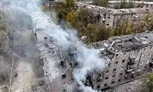 உக்ரைன் மீது ரஷியா ஏவுகணை தாக்குதல் - 5 பேர் பலி உக்ரைன் மீது ரஷியா ஏவுகணை தாக்குதல் - 5 பேர் பலி