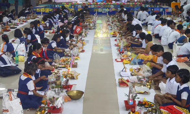 ஒடிசாவில் சரஸ்வதி பூஜை கொண்டாட்டம் ஒடிசாவில் சரஸ்வதி பூஜை கொண்டாட்டம்