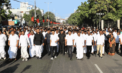 அண்ணா நினைவு நாள்: முதல்-அமைச்சர் தலைமையில் தி.மு.க.வினர் அமைதிப் பேரணி
