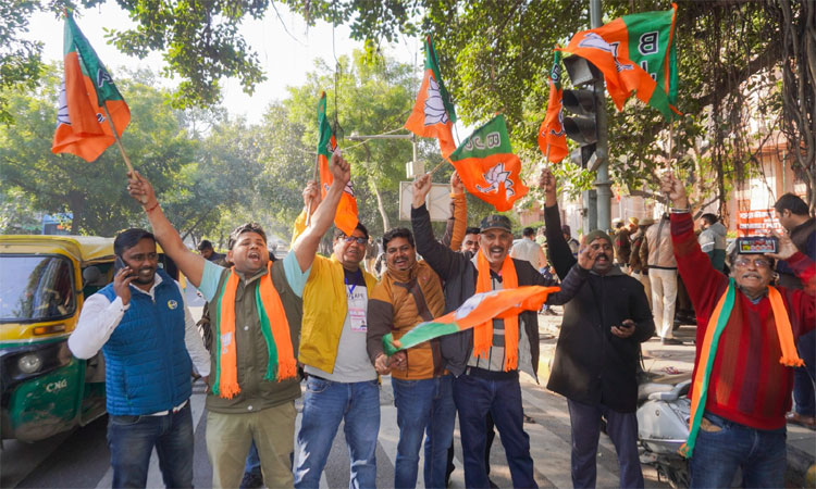 டெல்லியில் தனிப்பெரும்பான்மையுடன் ஆட்சி அமைக்கிறது பாஜக-  ஆம் ஆத்மிக்கு அதிர்ச்சி