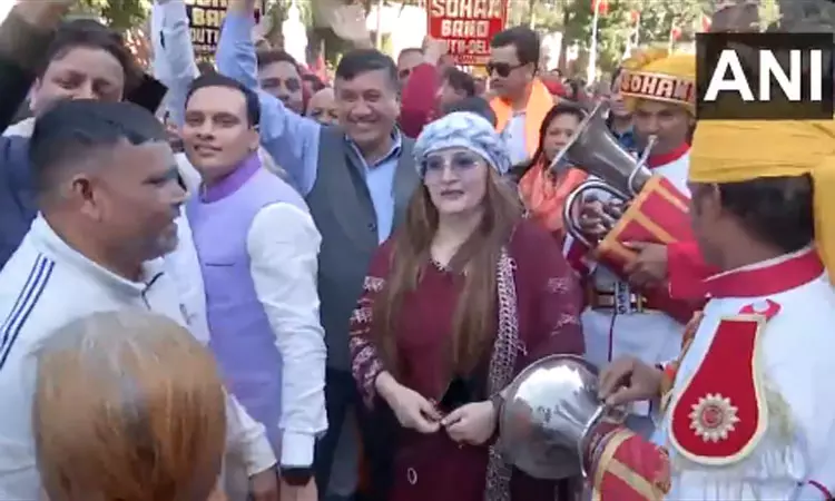 டெல்லி சட்டசபை தேர்தல்; பா.ஜ.க. வெற்றி-19,... ... டெல்லியில் தனிப்பெரும்பான்மையுடன் ஆட்சி அமைக்கிறது பாஜக-  ஆம் ஆத்மிக்கு அதிர்ச்சி