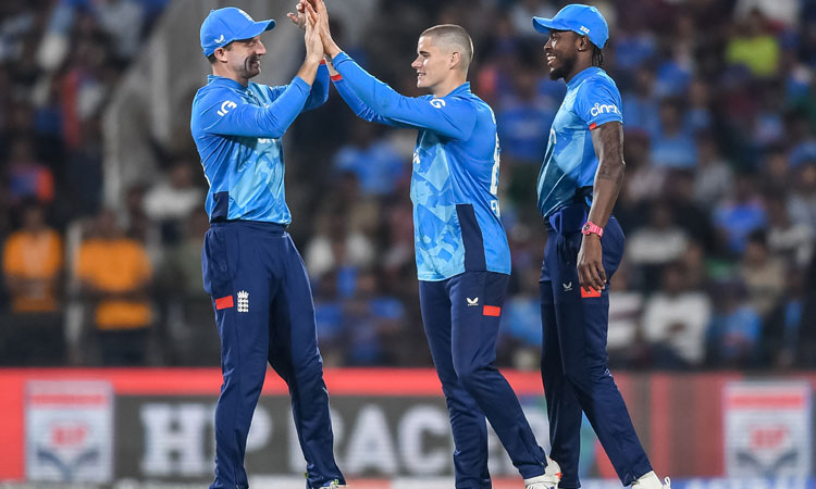 இந்தியாவுக்கு எதிரான 3-வது ஒருநாள் போட்டி, சாம்பியன்ஸ் டிராபி தொடரிலிருந்து இங்கிலாந்து வீரர் விலகல் இந்தியாவுக்கு எதிரான 3-வது ஒருநாள் போட்டி, சாம்பியன்ஸ் டிராபி தொடரிலிருந்து இங்கிலாந்து வீரர் விலகல்