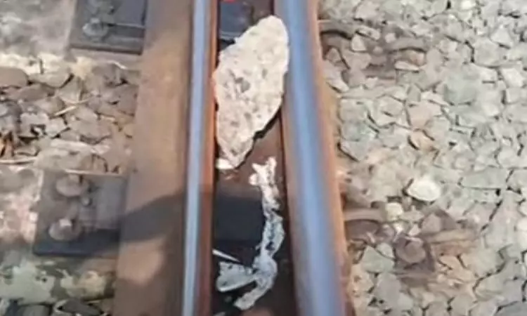 திருவொற்றியூர்: தண்டவாளத்தில் கற்களை வைத்த சிறுவன் கைது