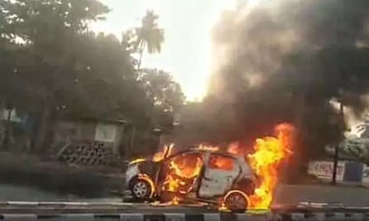 அரியலூர்:  விபத்தில் சிக்கிய கார் தீப்பிடித்து எரிந்ததில் ஓட்டல் உரிமையாளர் பலி