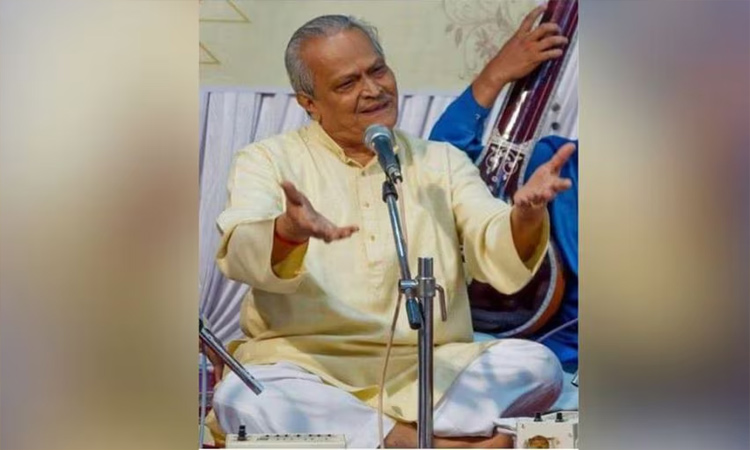 பிரபல பாடகர் பிரபாகர் கரேக்கர் காலமானார்