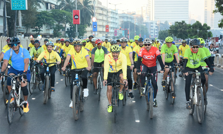 மும்பை கேட்வே ஆப் இந்தியா அருகே விழிப்புணர்வு சைக்கிள் பேரணி - மத்திய மந்திரி பங்கேற்பு மும்பை கேட்வே ஆப் இந்தியா அருகே விழிப்புணர்வு சைக்கிள் பேரணி - மத்திய மந்திரி பங்கேற்பு